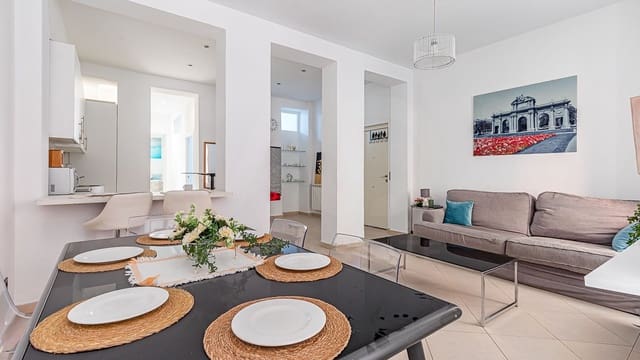 2 soveværelse Lejlighed til leje i Madrid by - € 1.900 (Ref: 9996319)