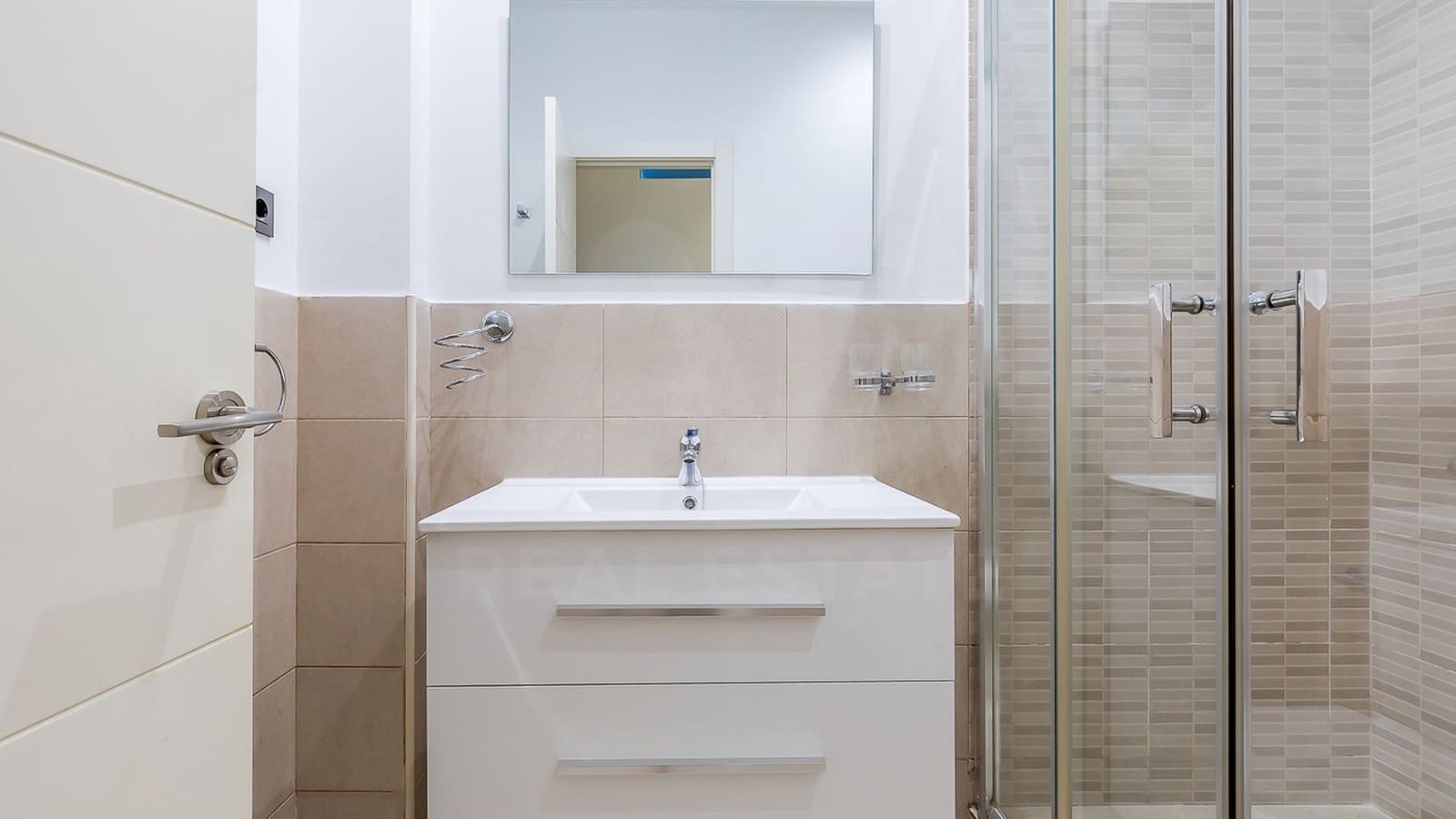 2 soveværelse Lejlighed til leje i Madrid by - € 1.900 (Ref: 9996319)