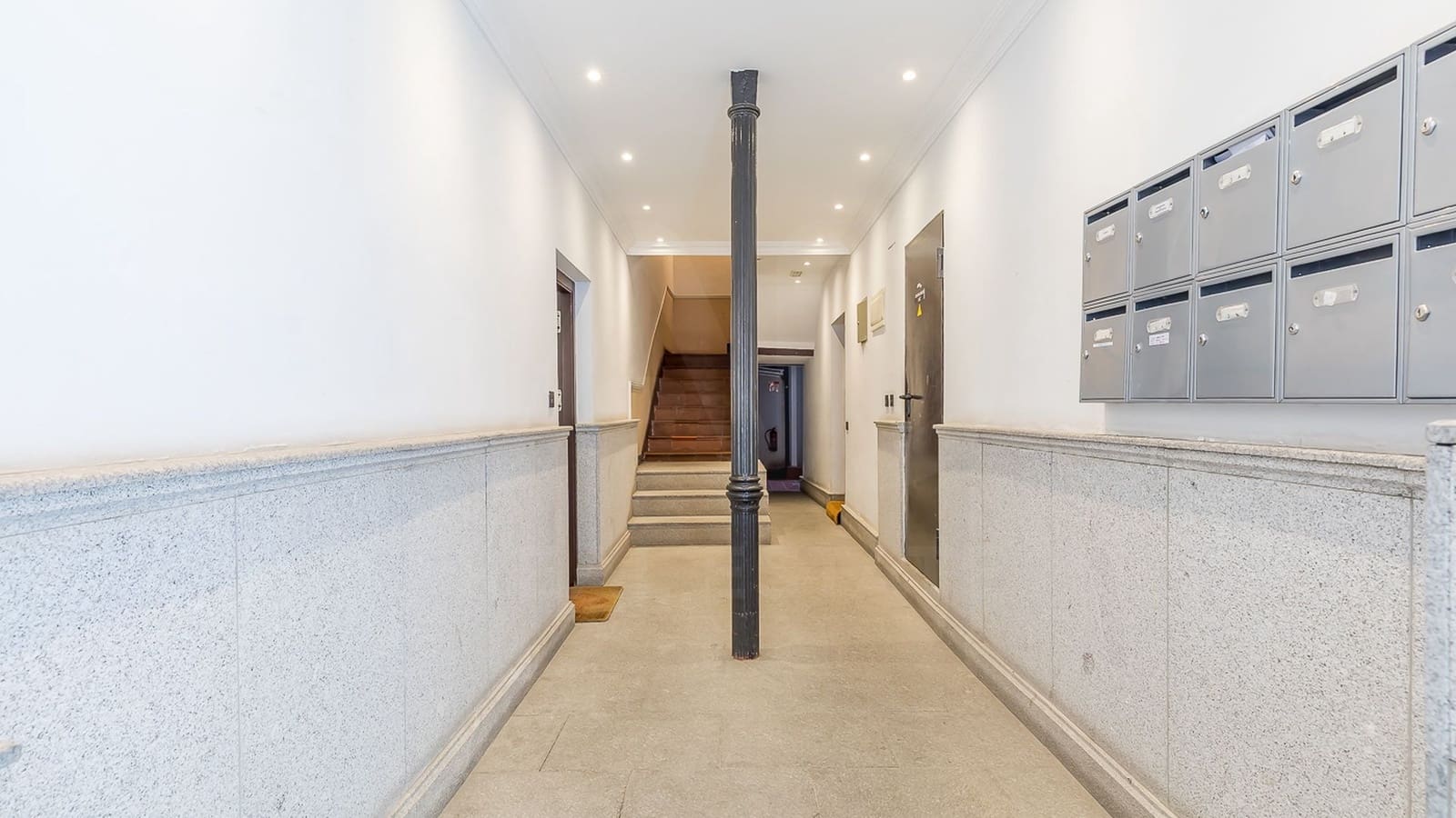 2 soveværelse Lejlighed til leje i Madrid by - € 1.900 (Ref: 9996319)