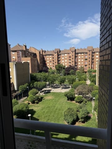 3 bedroom Apartment for rent in León city - € 800 (Ref: 9996320)