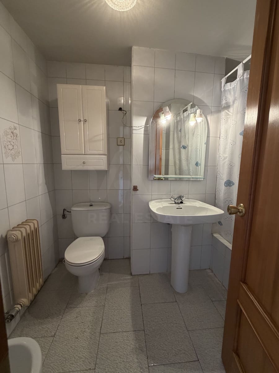 Apartamento de 3 habitaciones en León ciudad en alquiler con garaje - 800 € (Ref: 9996320)