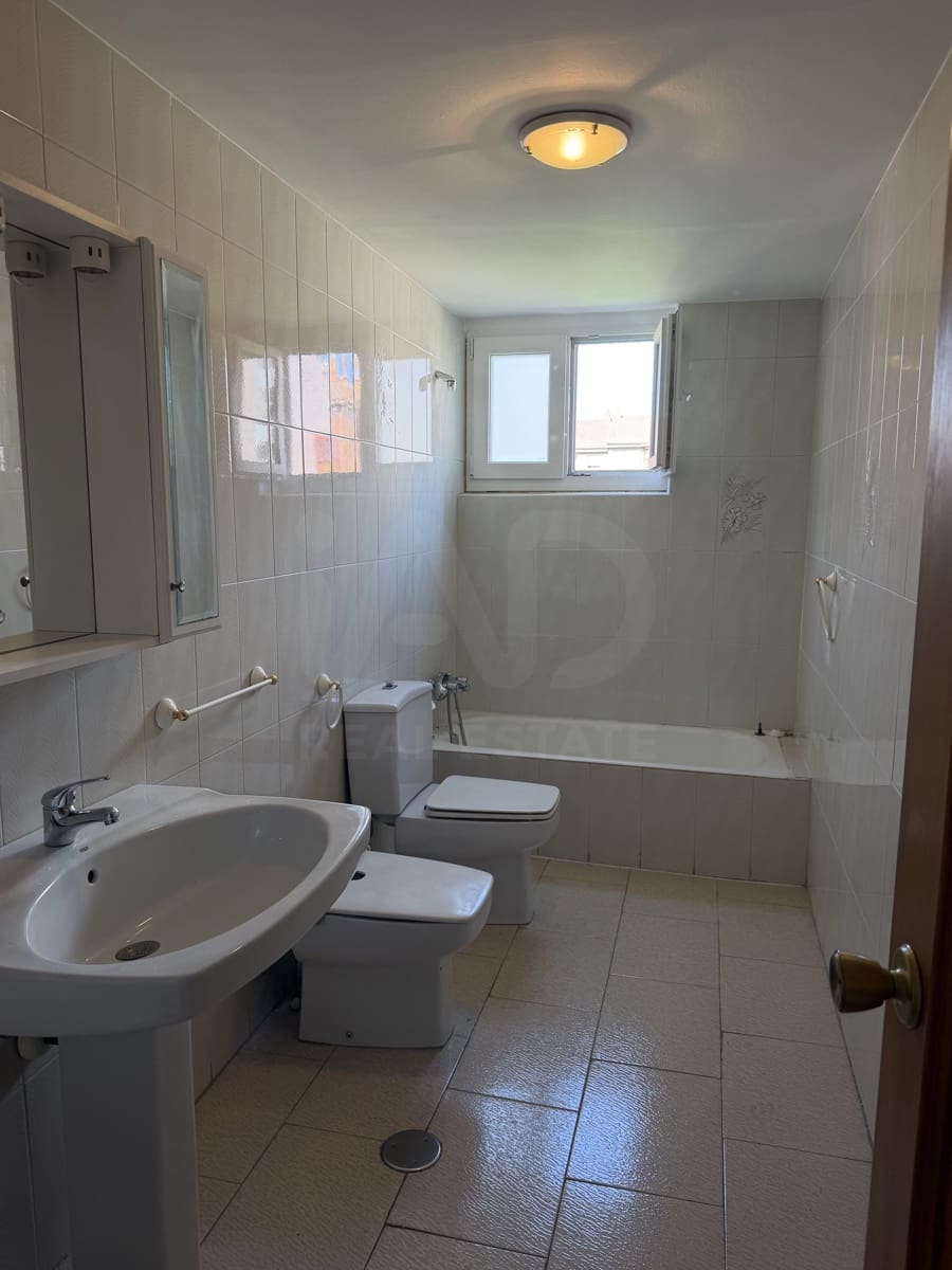 Apartamento de 3 habitaciones en León ciudad en alquiler con garaje - 800 € (Ref: 9996320)