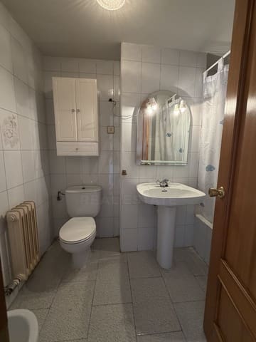 3 bedroom Apartment for rent in León city - € 800 (Ref: 9996320)