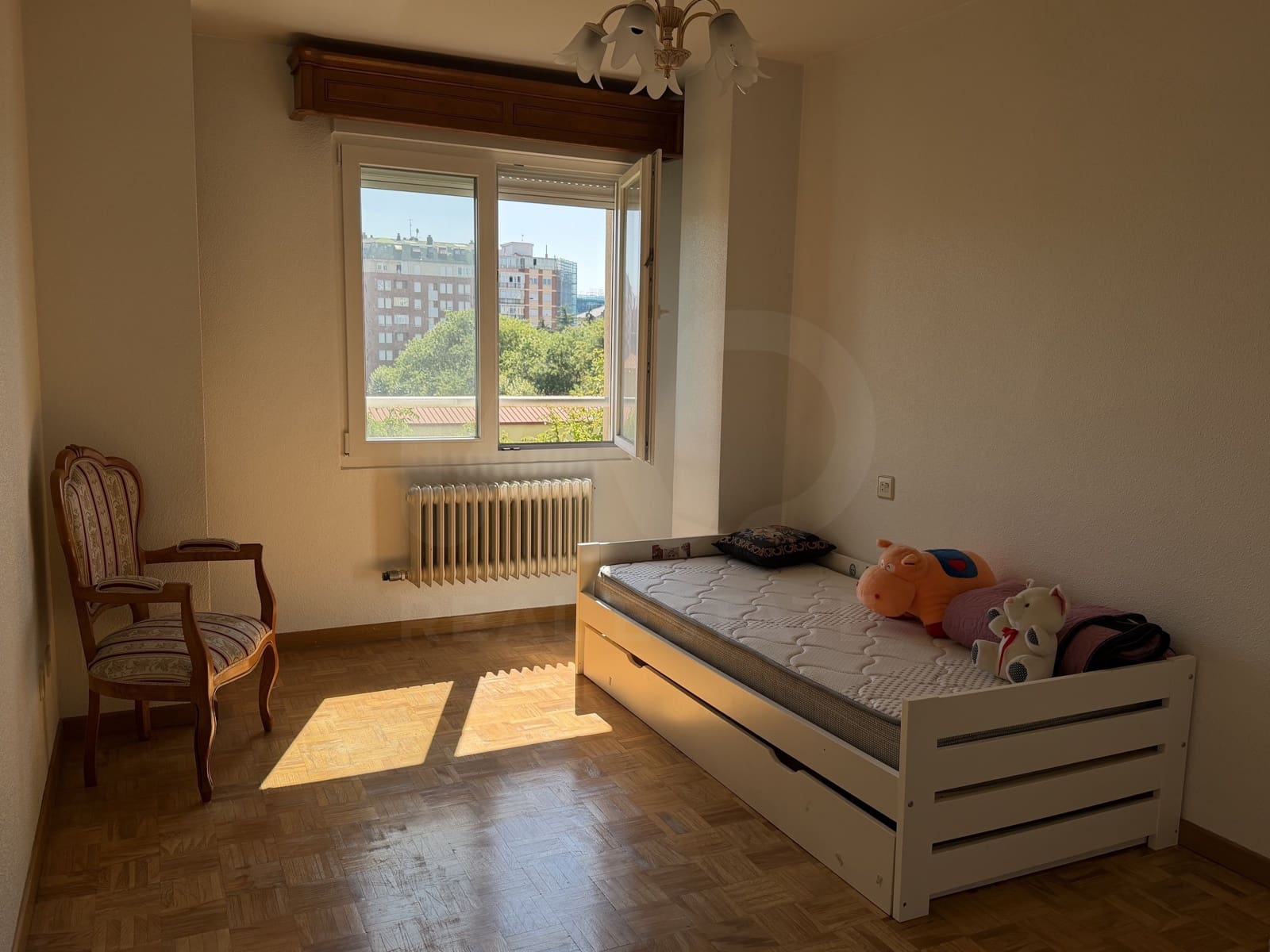 Apartamento de 3 habitaciones en León ciudad en alquiler con garaje - 800 € (Ref: 9996320)