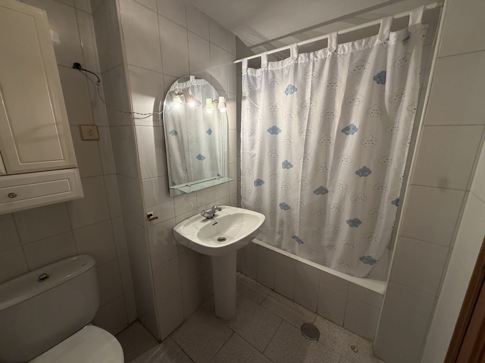 Apartamento de 3 habitaciones en León ciudad en alquiler con garaje - 800 € (Ref: 9996320)
