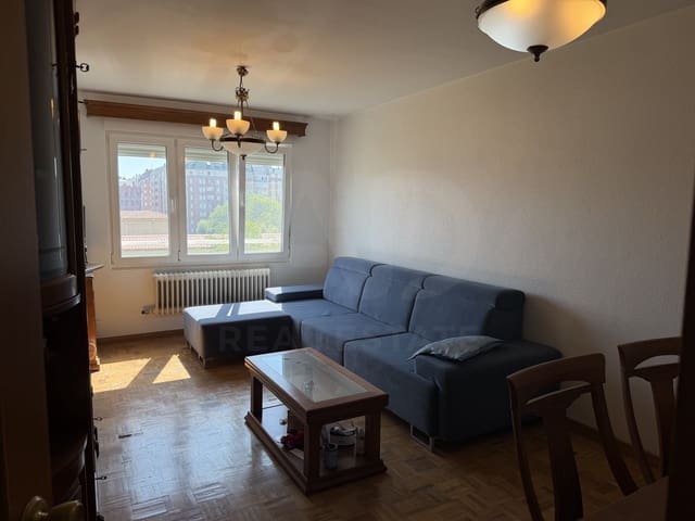 3 bedroom Apartment for rent in León city - € 800 (Ref: 9996320)
