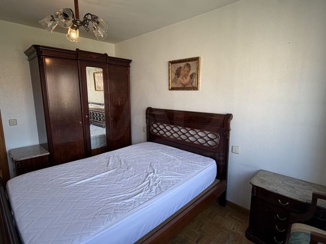 3 bedroom Apartment for rent in León city - € 800 (Ref: 9996320)