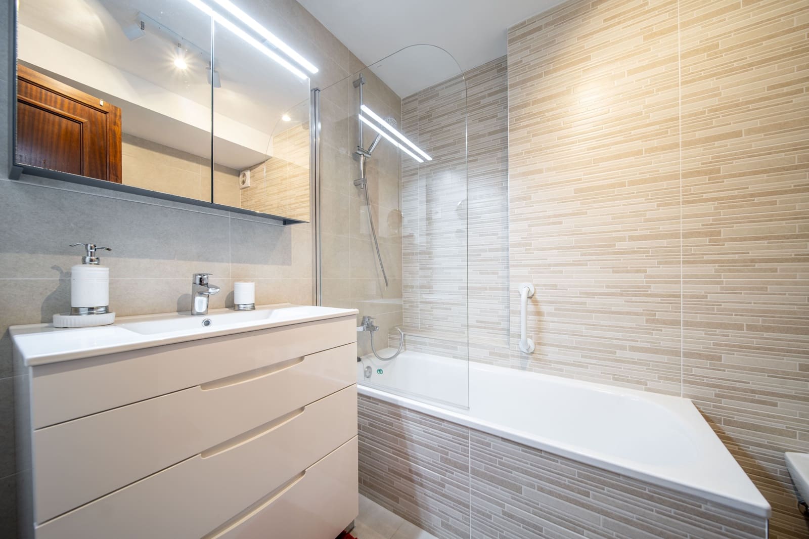 Apartamento de 3 habitaciones en Fuengirola en venta - 650.000 € (Ref: 9996544)