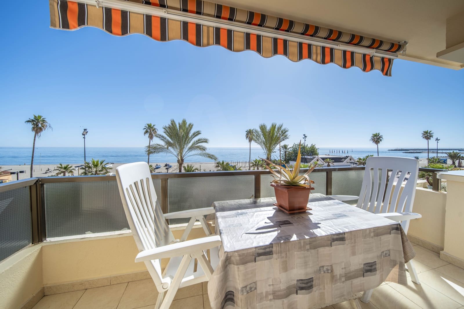 Apartamento de 3 habitaciones en Fuengirola en venta - 650.000 € (Ref: 9996544)