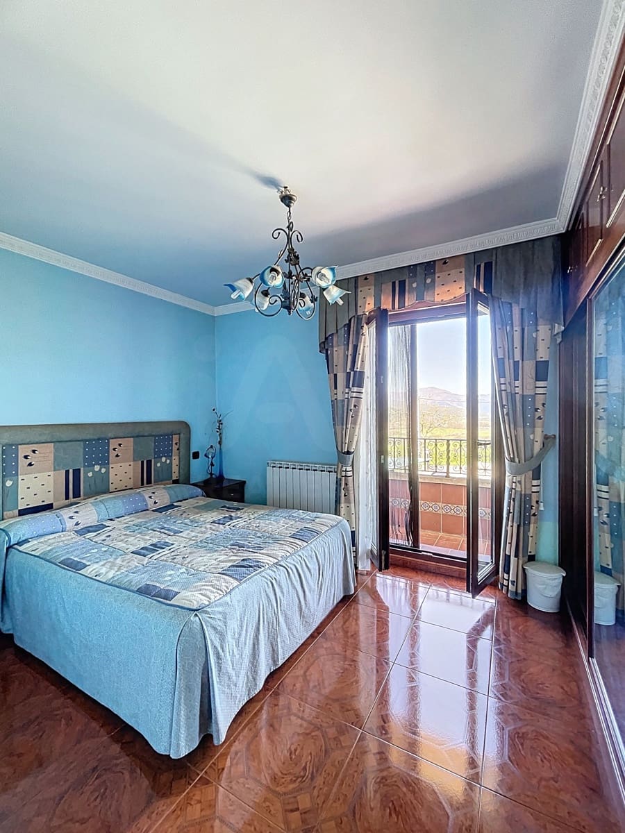 6 chambre Finca/Maison de Campagne à vendre à Valle de Mena avec piscine garage - 479 000 € (Ref: 9996545)