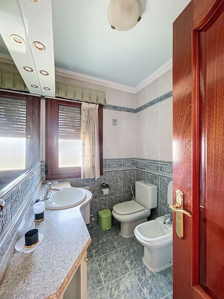 6 chambre Finca/Maison de Campagne à vendre à Valle de Mena avec piscine garage - 479 000 € (Ref: 9996545)