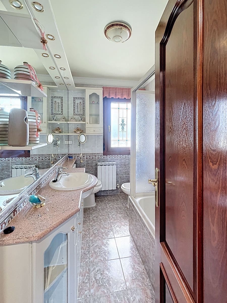 6 chambre Finca/Maison de Campagne à vendre à Valle de Mena avec piscine garage - 479 000 € (Ref: 9996545)