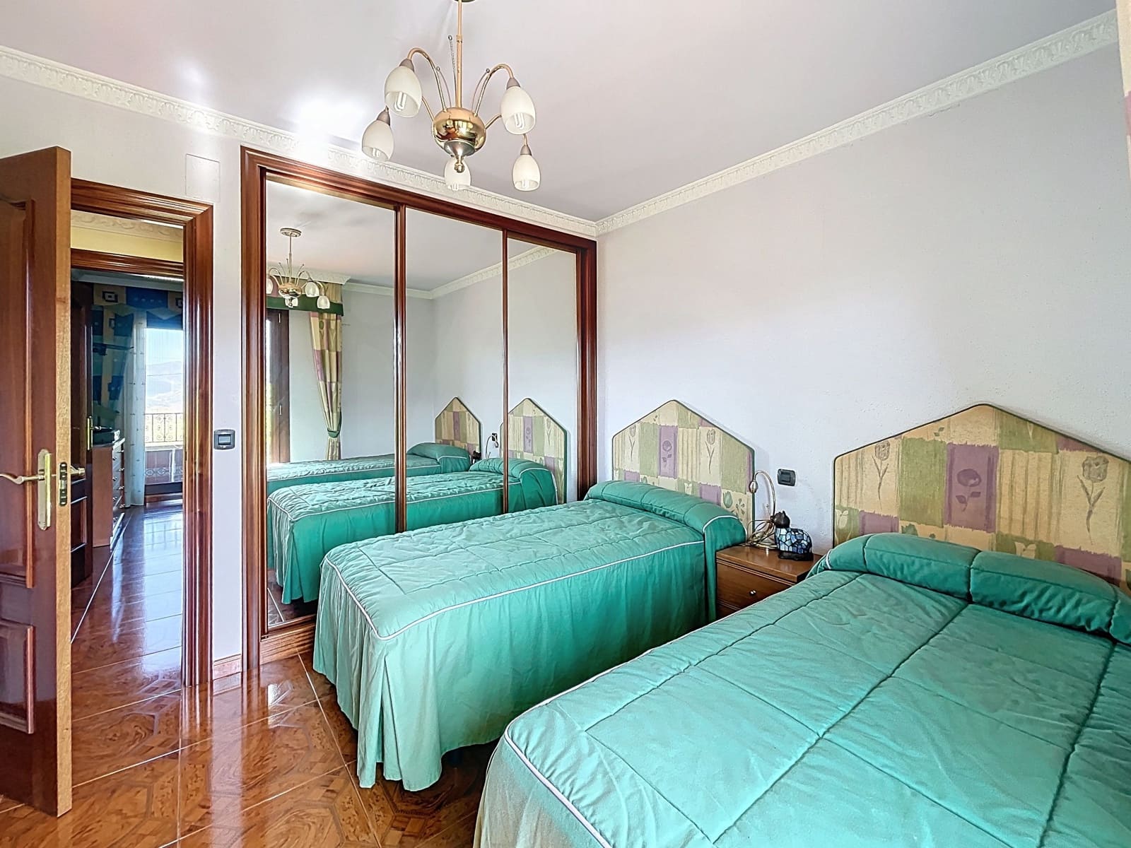 6 chambre Finca/Maison de Campagne à vendre à Valle de Mena avec piscine garage - 479 000 € (Ref: 9996545)