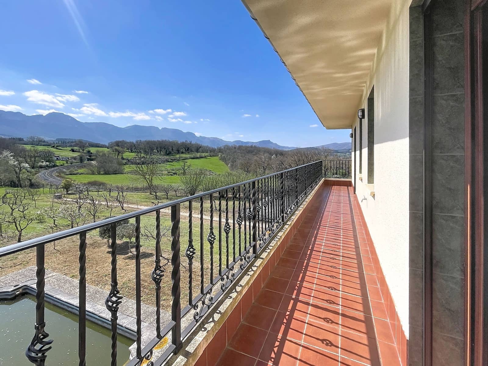 6 chambre Finca/Maison de Campagne à vendre à Valle de Mena avec piscine garage - 479 000 € (Ref: 9996545)