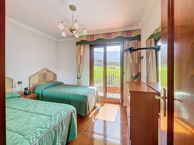 6 chambre Finca/Maison de Campagne à vendre à Valle de Mena avec piscine garage - 479 000 € (Ref: 9996545)