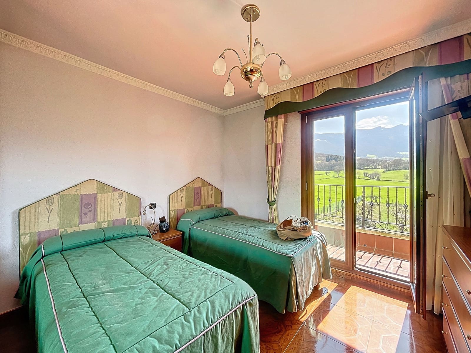 6 chambre Finca/Maison de Campagne à vendre à Valle de Mena avec piscine garage - 479 000 € (Ref: 9996545)