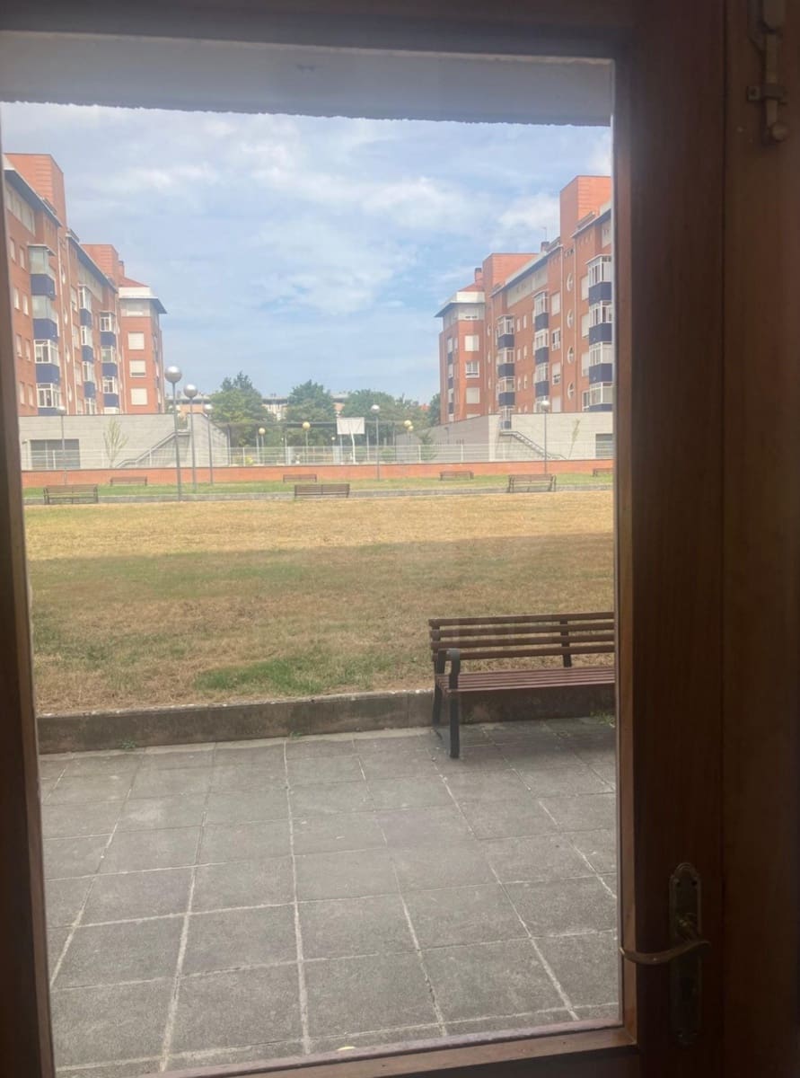 2 bedroom Apartment for sale in Vitoria-Gasteiz with garage - € 205,000 (Ref: 9997144)