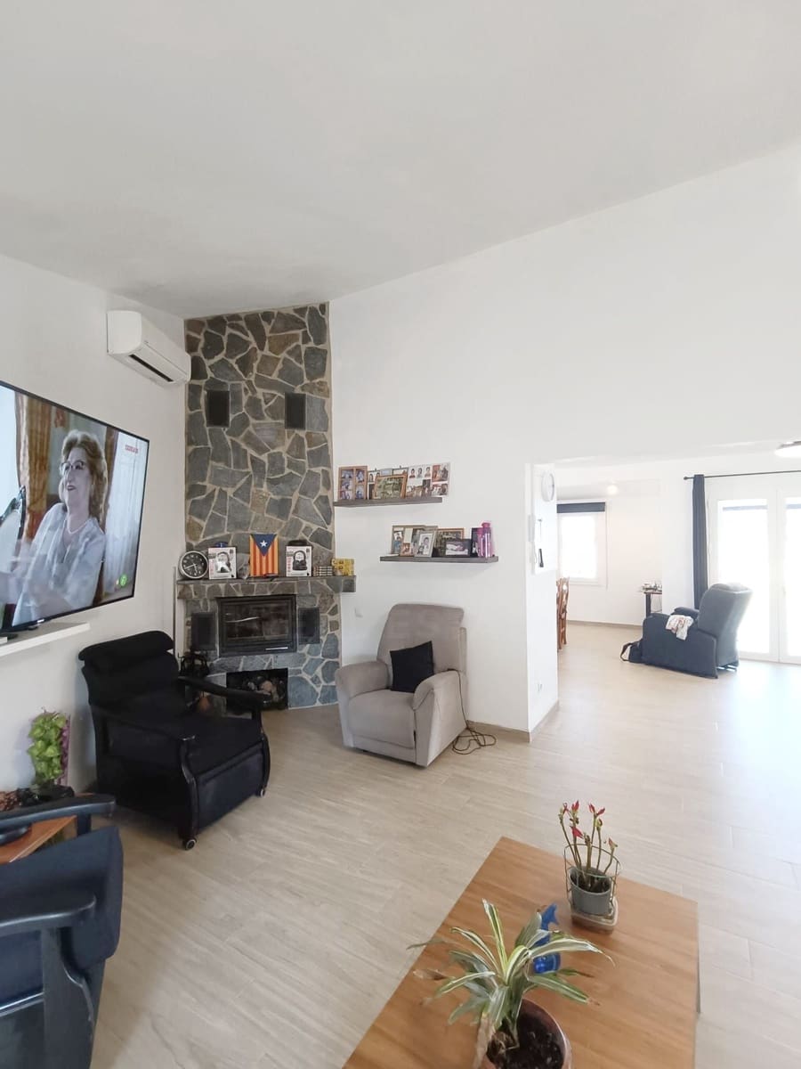 Chalet de 3 habitaciones en Calafat en venta con piscina - 650.000 € (Ref: 9997826)