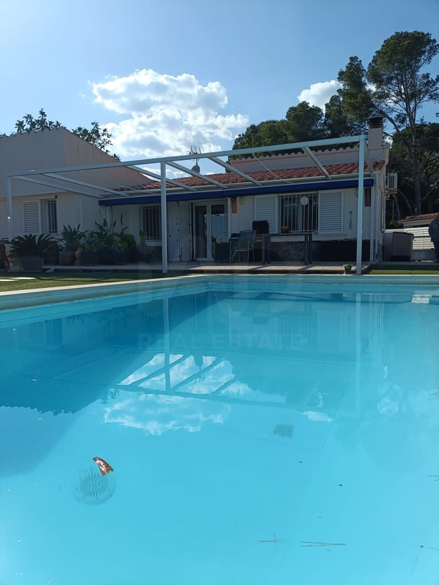 Chalet de 3 habitaciones en Calafat en venta con piscina - 650.000 € (Ref: 9997826)