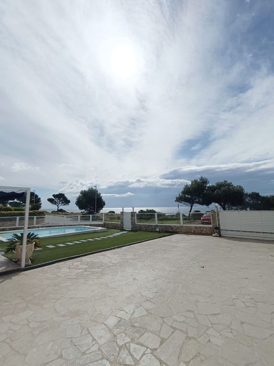 Chalet de 3 habitaciones en Calafat en venta con piscina - 650.000 € (Ref: 9997826)