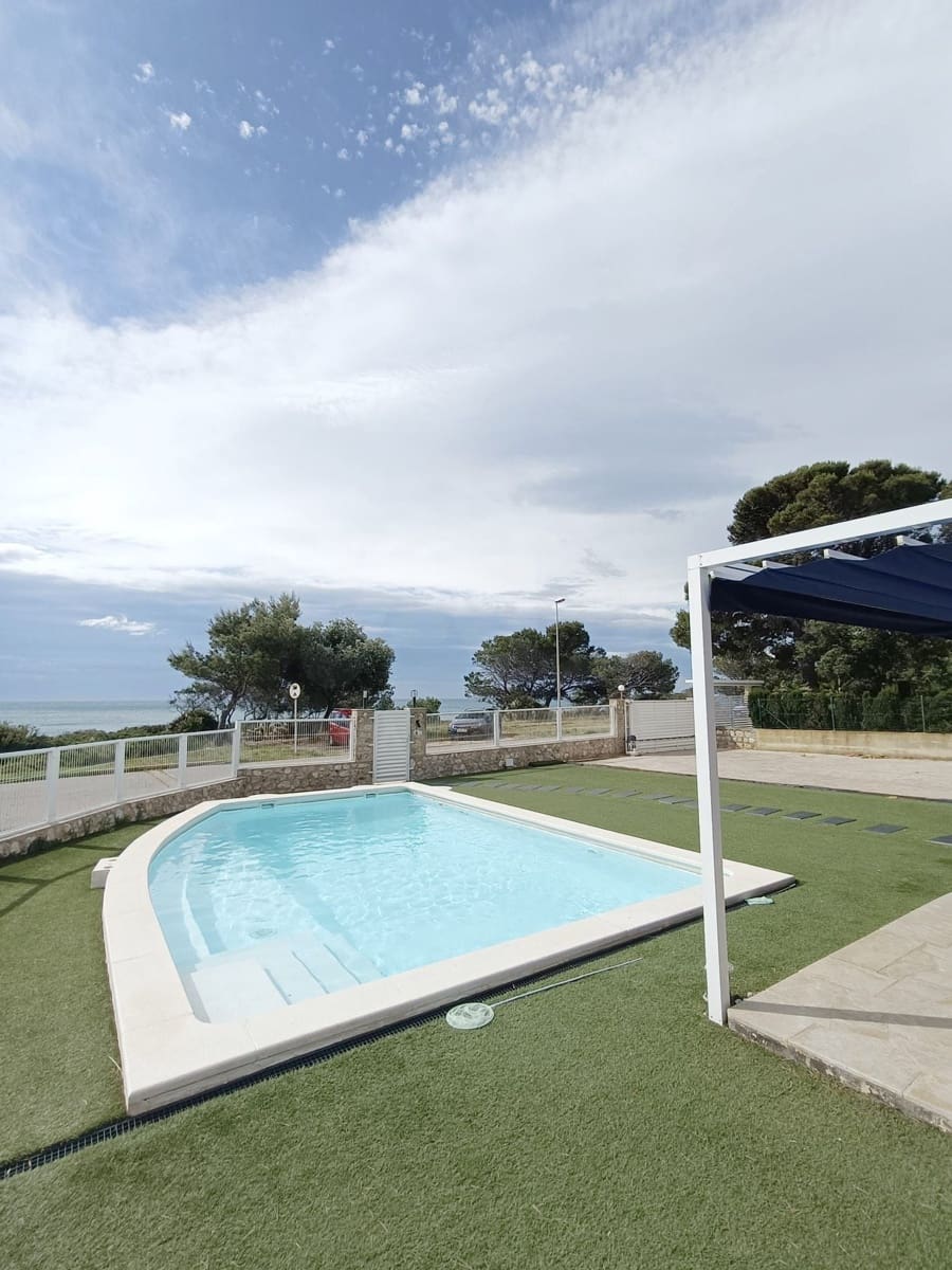 Chalet de 3 habitaciones en Calafat en venta con piscina - 650.000 € (Ref: 9997826)