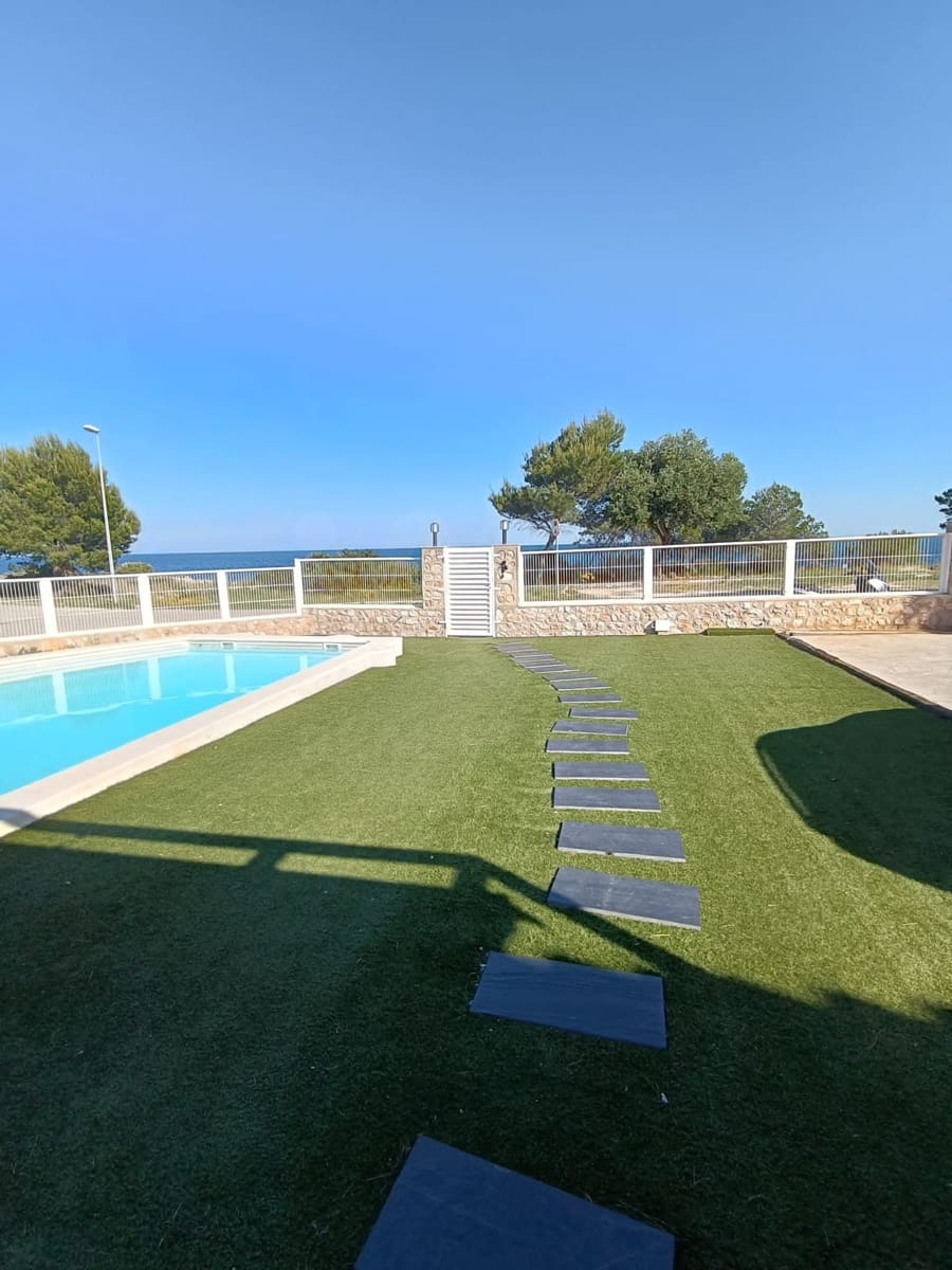 Chalet de 3 habitaciones en Calafat en venta con piscina - 650.000 € (Ref: 9997826)