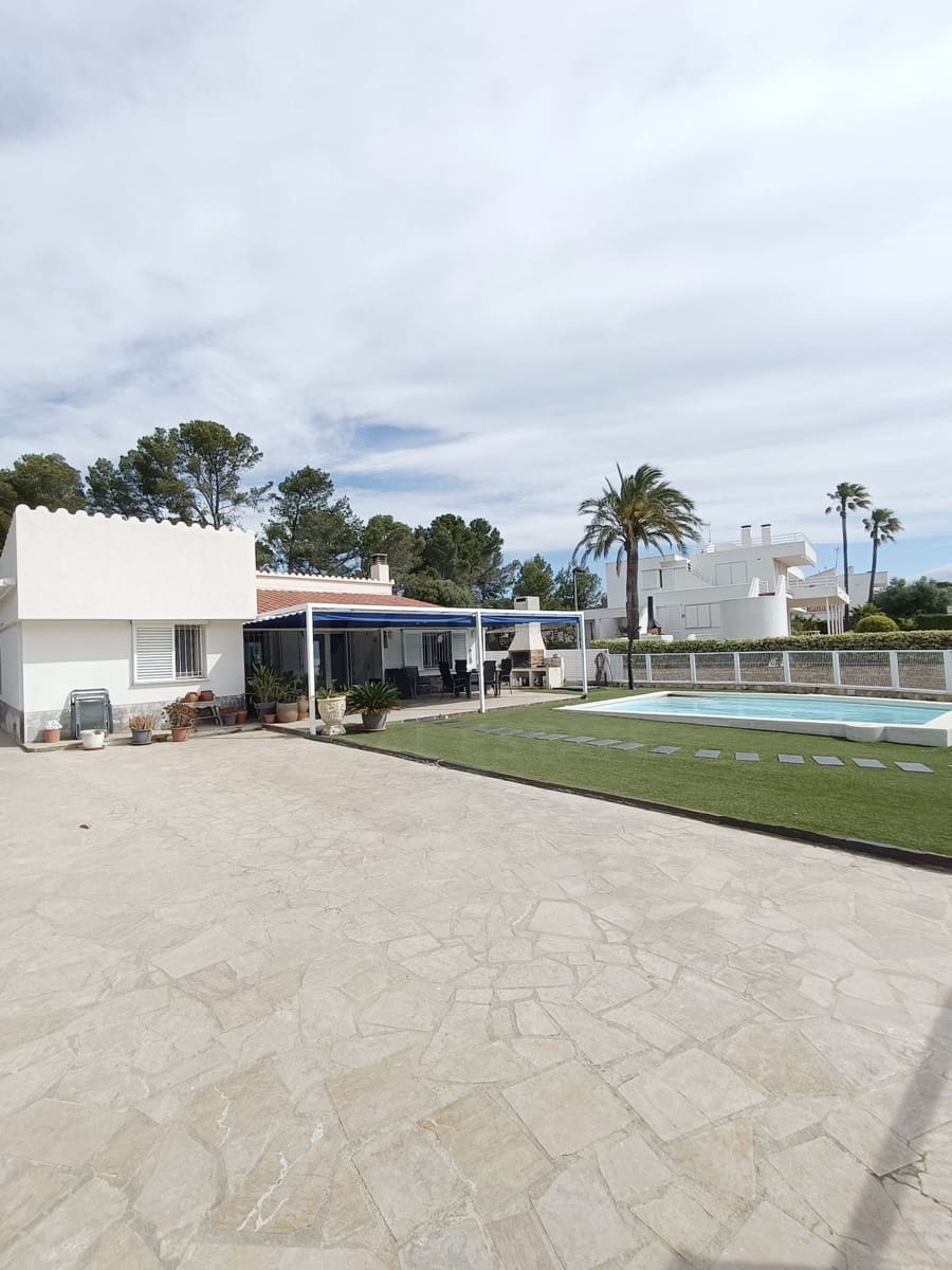 Chalet de 3 habitaciones en Calafat en venta con piscina - 650.000 € (Ref: 9997826)