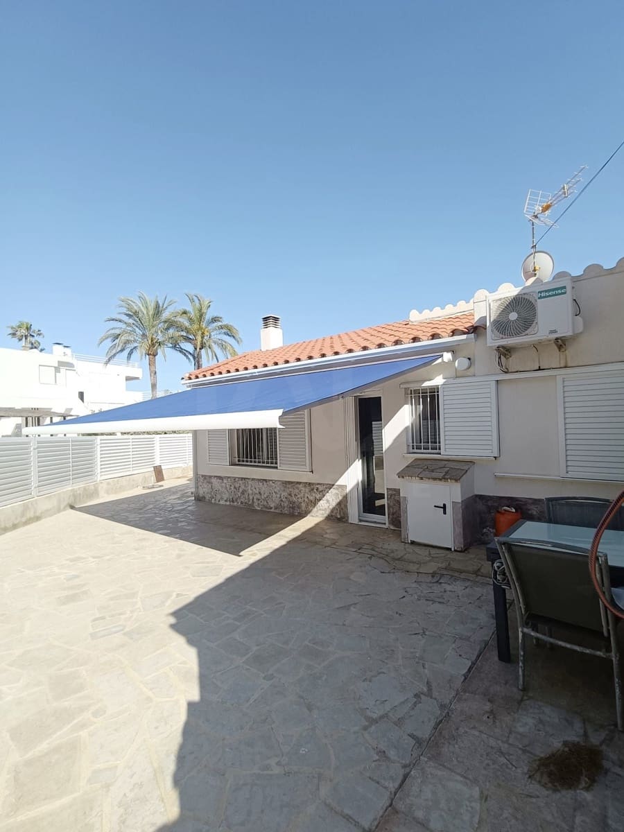 Chalet de 3 habitaciones en Calafat en venta con piscina - 650.000 € (Ref: 9997826)