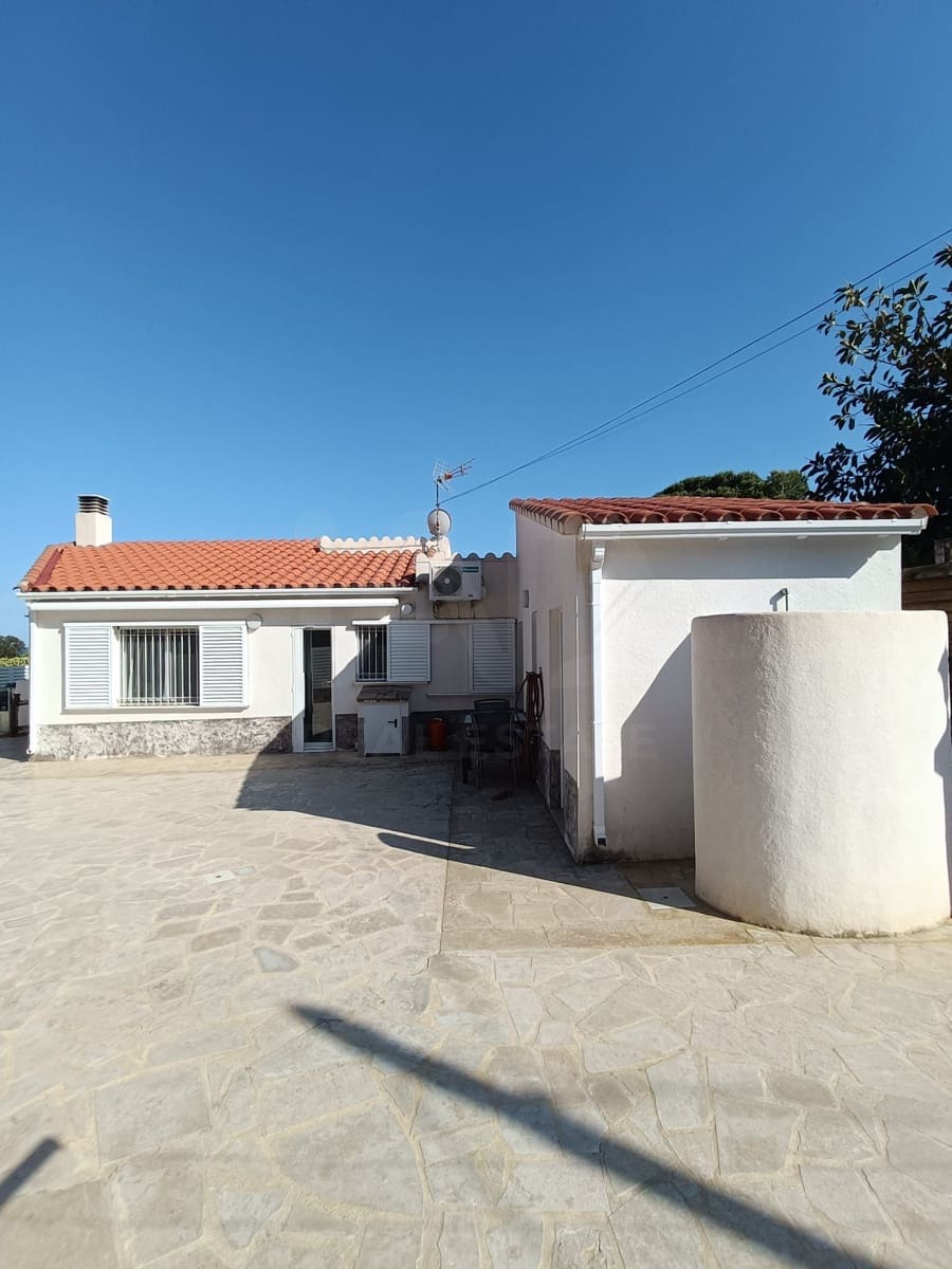 Chalet de 3 habitaciones en Calafat en venta con piscina - 650.000 € (Ref: 9997826)