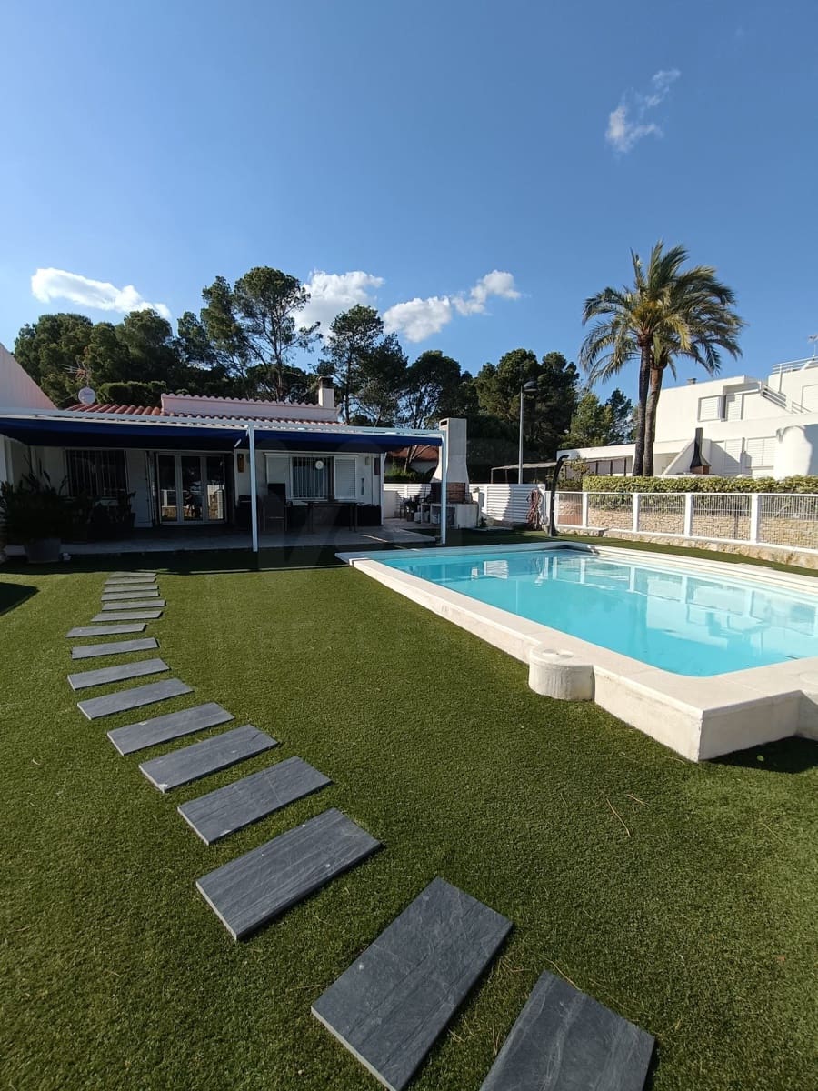 Chalet de 3 habitaciones en Calafat en venta con piscina - 650.000 € (Ref: 9997826)