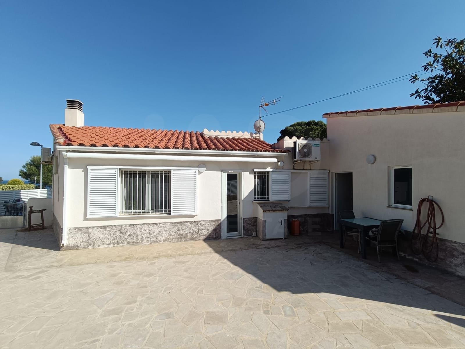 Chalet de 3 habitaciones en Calafat en venta con piscina - 650.000 € (Ref: 9997826)