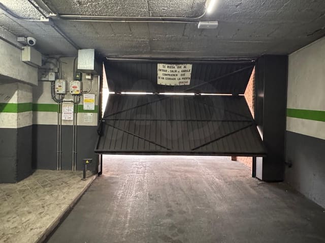 Garagem para venda em Media Legua, Madrid cidade - 42 990 € (Ref: 9997830)