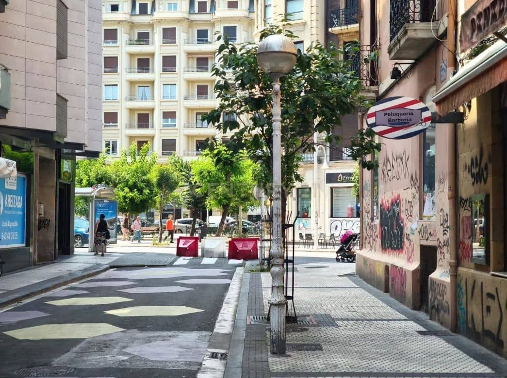 Local Commercial de 1 chambre à louer à Donostia-San Sebastian - 900 € (Ref: 9997835)