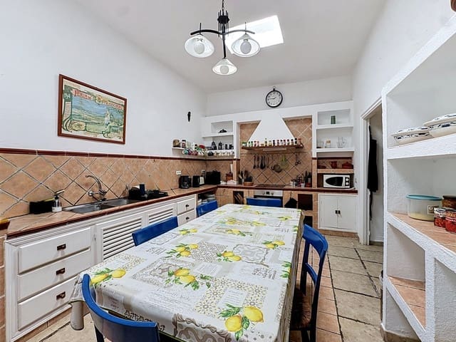 5 sovrum Villa till salu i Algeciras med garage - 575 000 € (Ref: 9997836)