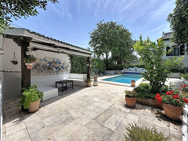 5 sovrum Villa till salu i Algeciras med garage - 575 000 € (Ref: 9997836)