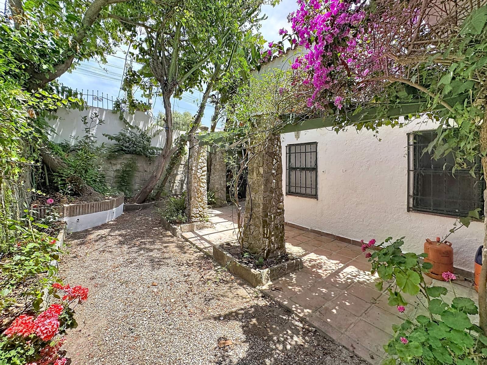 5 sovrum Villa till salu i Algeciras med garage - 575 000 € (Ref: 9997836)