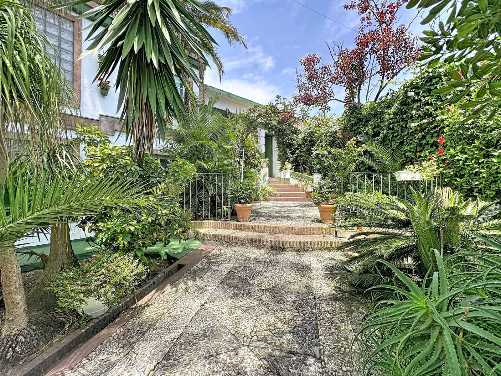 5 sovrum Villa till salu i Algeciras med garage - 575 000 € (Ref: 9997836)
