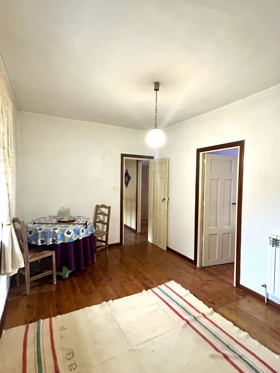4 chambre Finca/Maison de Campagne à vendre à Riello avec garage - 86 000 € (Ref: 9997837)