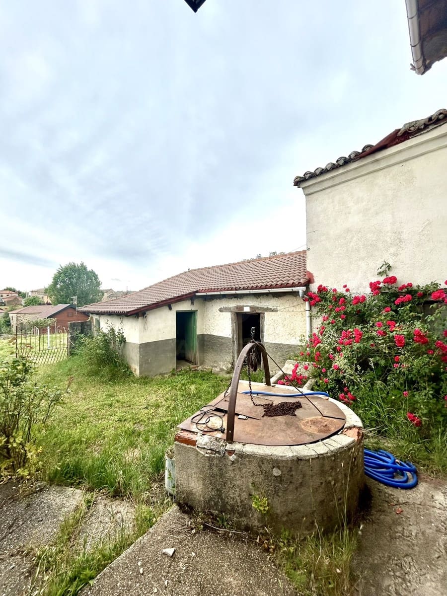 4 chambre Finca/Maison de Campagne à vendre à Riello avec garage - 86 000 € (Ref: 9997837)