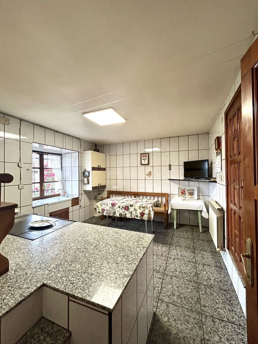 4 chambre Finca/Maison de Campagne à vendre à Riello avec garage - 86 000 € (Ref: 9997837)