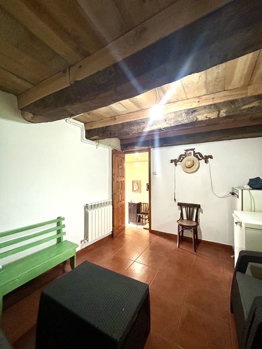 4 chambre Finca/Maison de Campagne à vendre à Riello avec garage - 86 000 € (Ref: 9997837)