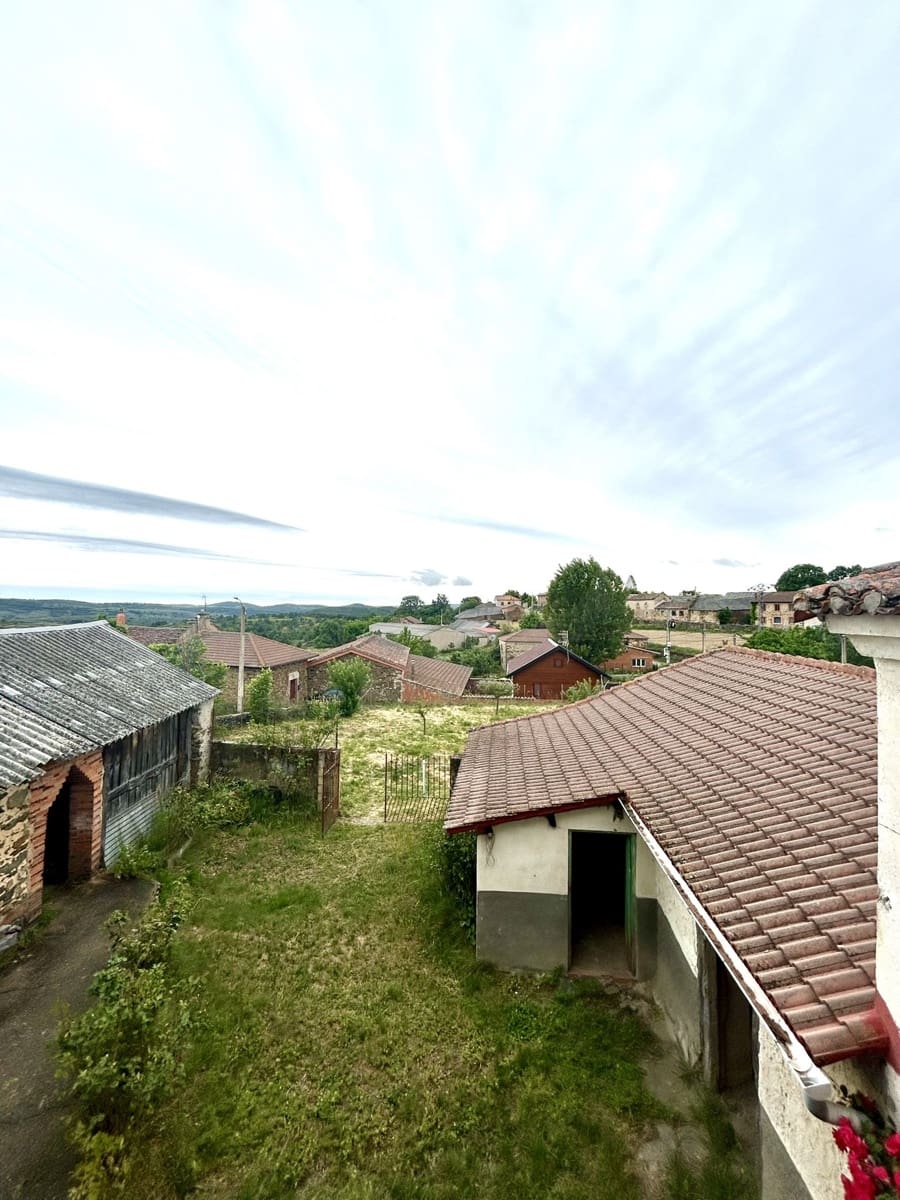4 chambre Finca/Maison de Campagne à vendre à Riello avec garage - 86 000 € (Ref: 9997837)