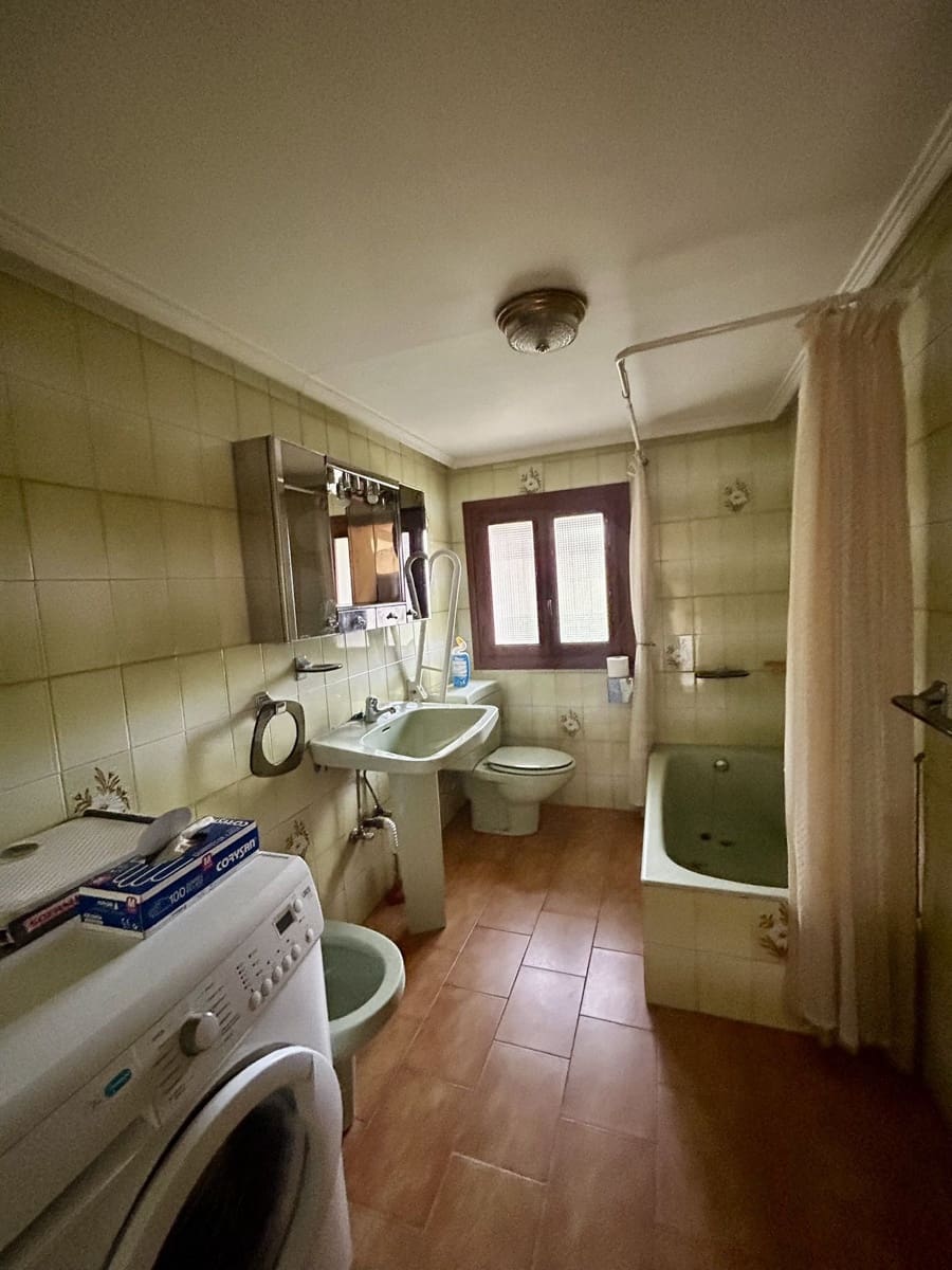 4 chambre Finca/Maison de Campagne à vendre à Riello avec garage - 86 000 € (Ref: 9997837)