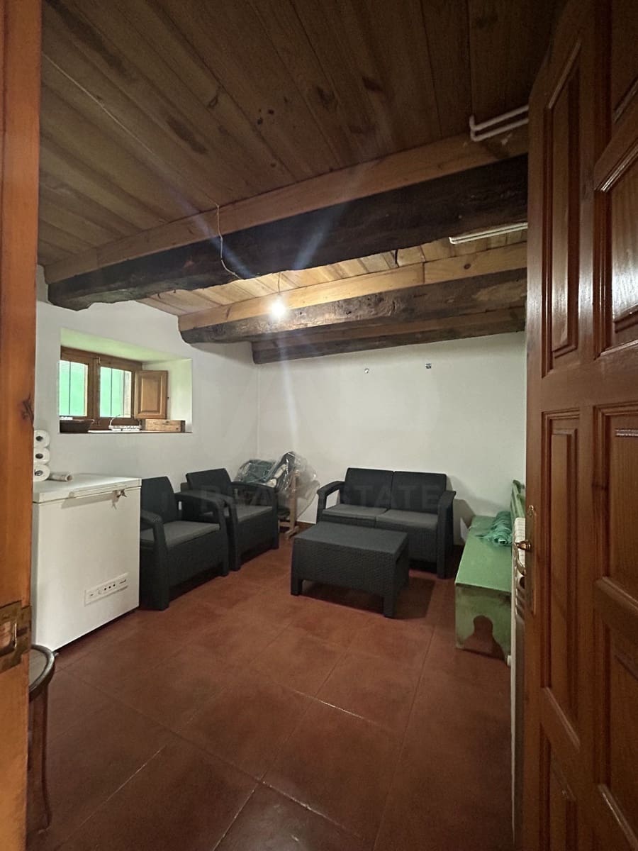 4 chambre Finca/Maison de Campagne à vendre à Riello avec garage - 86 000 € (Ref: 9997837)