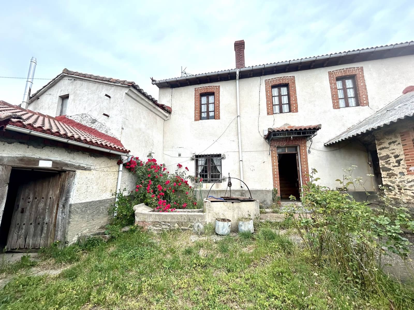 4 chambre Finca/Maison de Campagne à vendre à Riello avec garage - 86 000 € (Ref: 9997837)