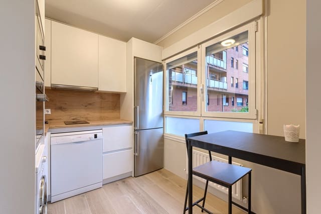 3 sovrum Lägenhet till salu i Bilbao med garage - 438 000 € (Ref: 9997987)
