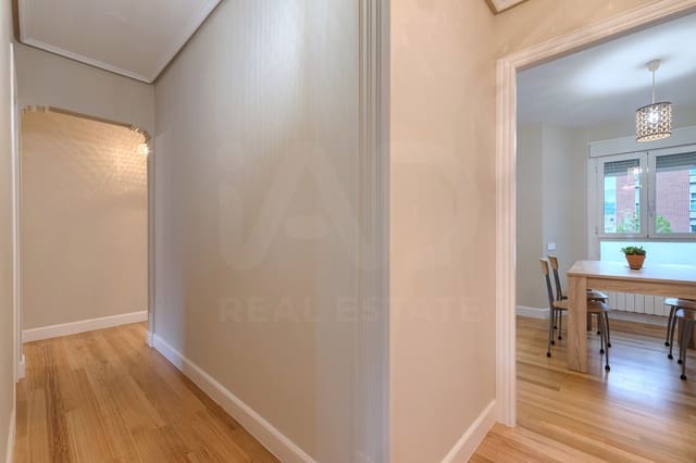 3 sovrum Lägenhet till salu i Bilbao med garage - 438 000 € (Ref: 9997987)