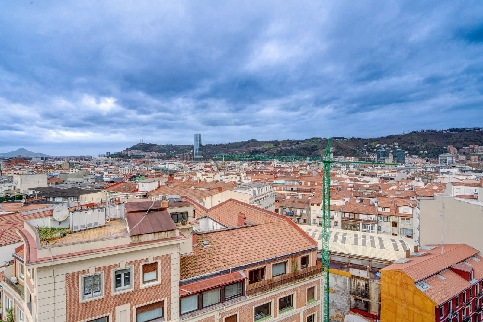 3 slaapkamer Commercieel te koop in Bilbao - € 135.000 (Ref: 9997998)