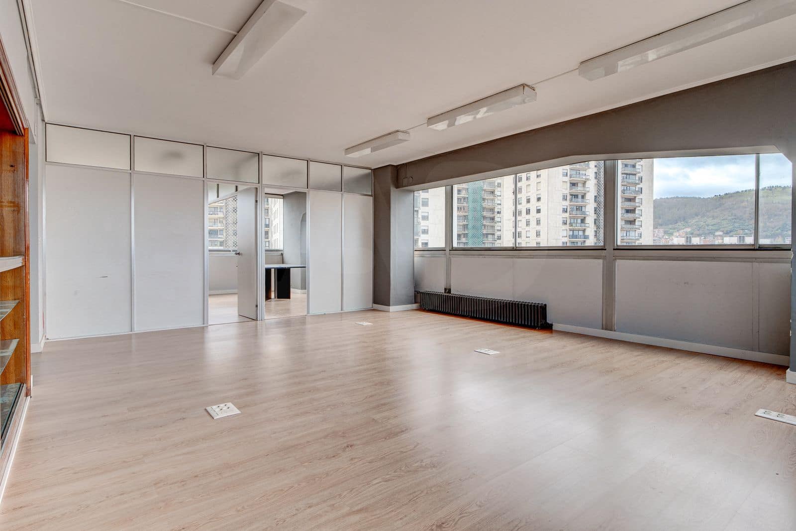 3 slaapkamer Commercieel te koop in Bilbao - € 135.000 (Ref: 9997998)