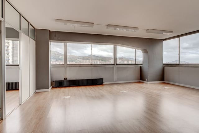 3 slaapkamer Commercieel te koop in Bilbao - € 135.000 (Ref: 9997998)